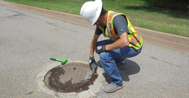Safe Work Practices to Open Manhole Coverings for Performing Utility Locates